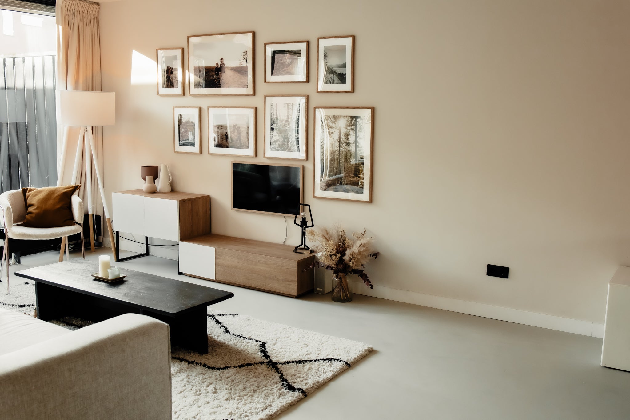 Glad gietvloer in woonkamer