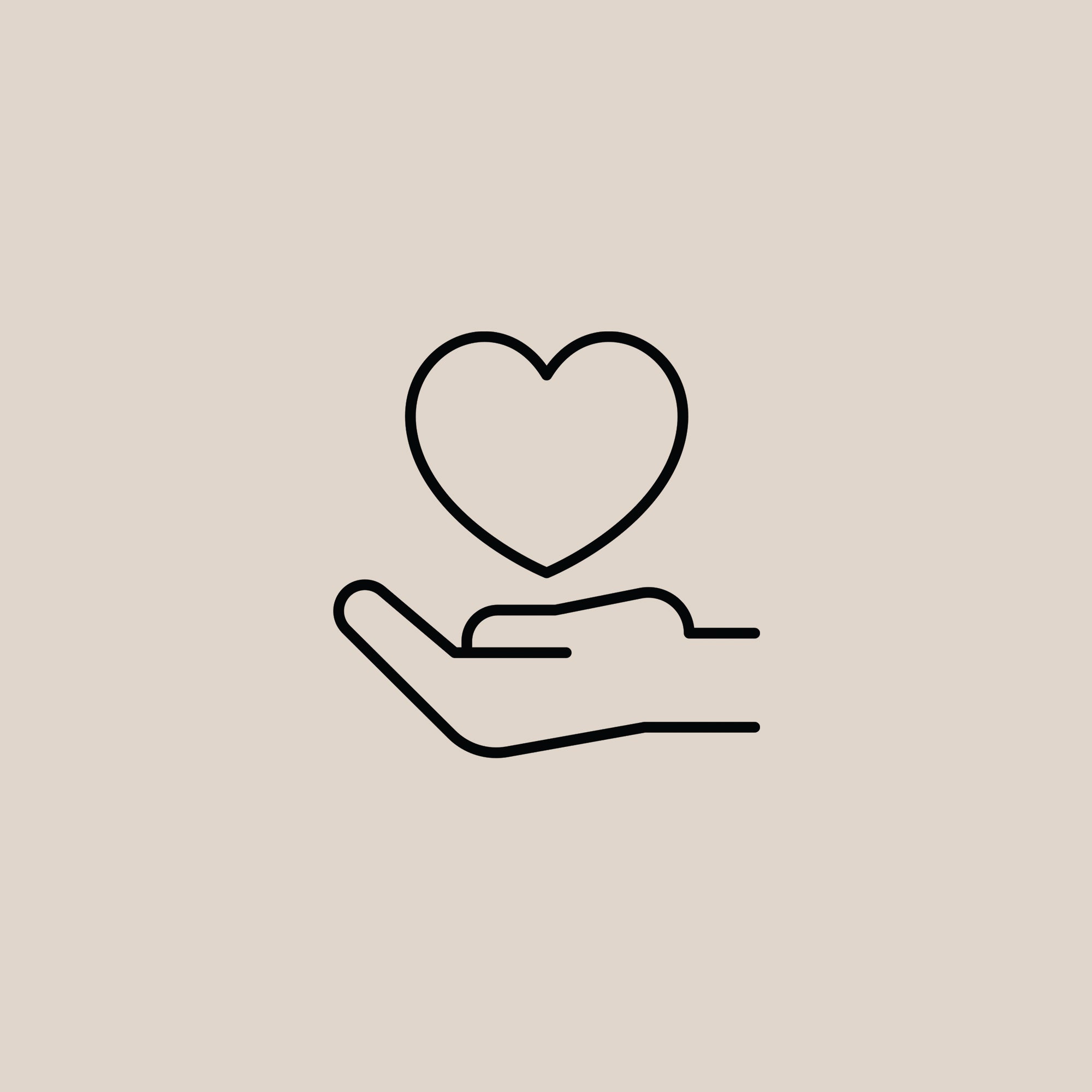 Zwart icoontje van een hand met een hart op een beige achtergrond